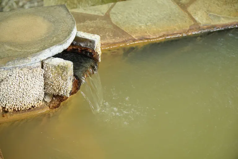 真湯温泉センター 露天湯口