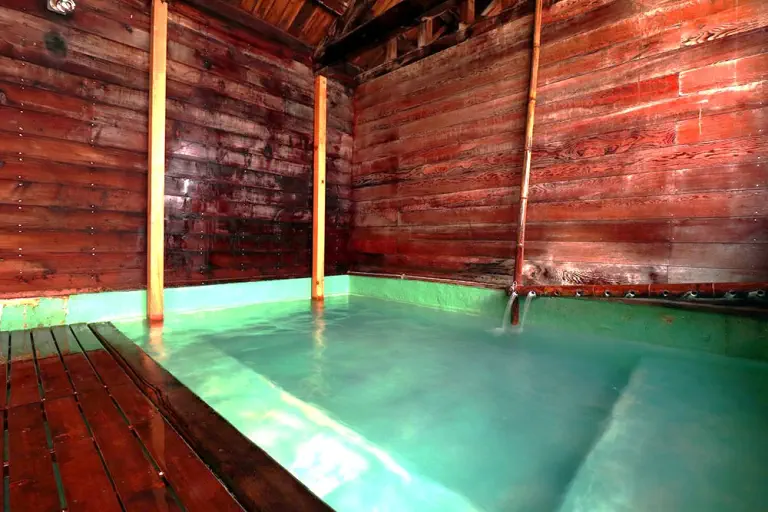 中浴場高温泉「霊泉の湯」